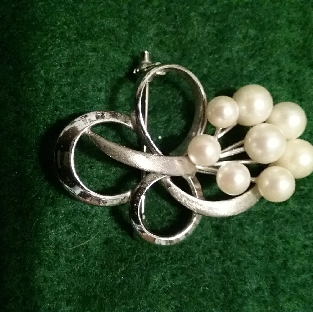Sterling brooch with faux pearls